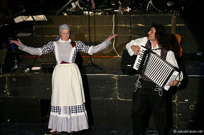 Zlomvaz 2009 - zahájení, koncert Sto zvířat...